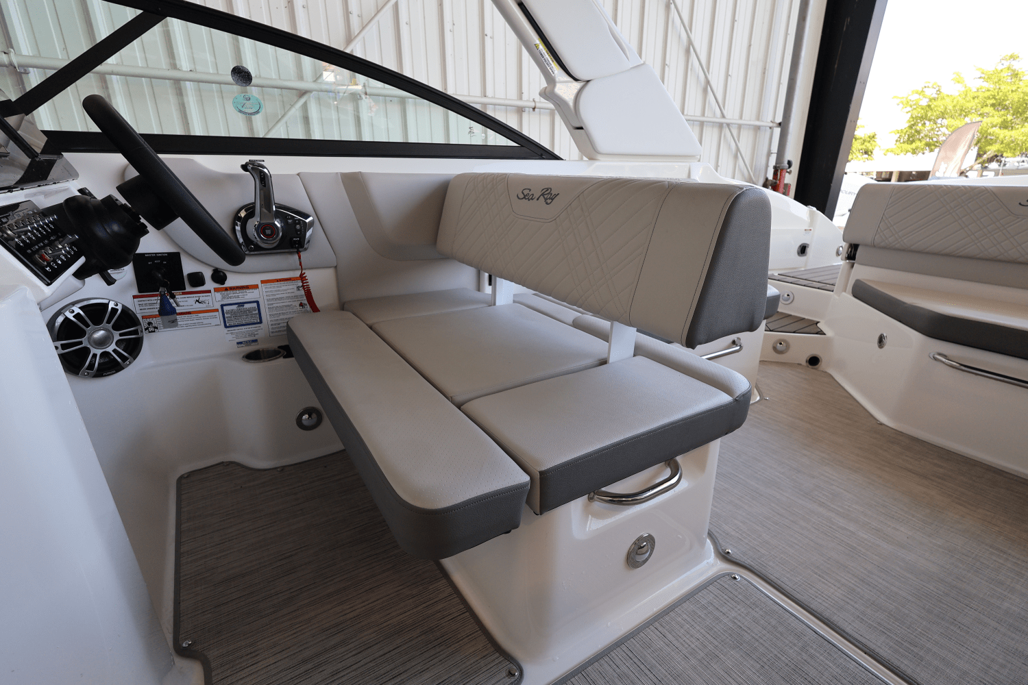 2025 Sea Ray SDX 270 Outboard Image Thumbnail #16