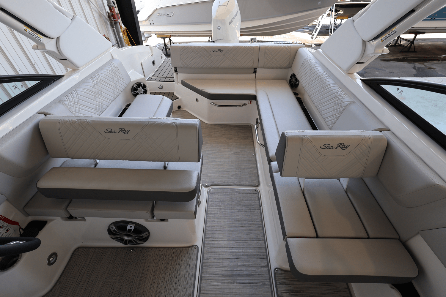 2025 Sea Ray SDX 270 Outboard Image Thumbnail #22