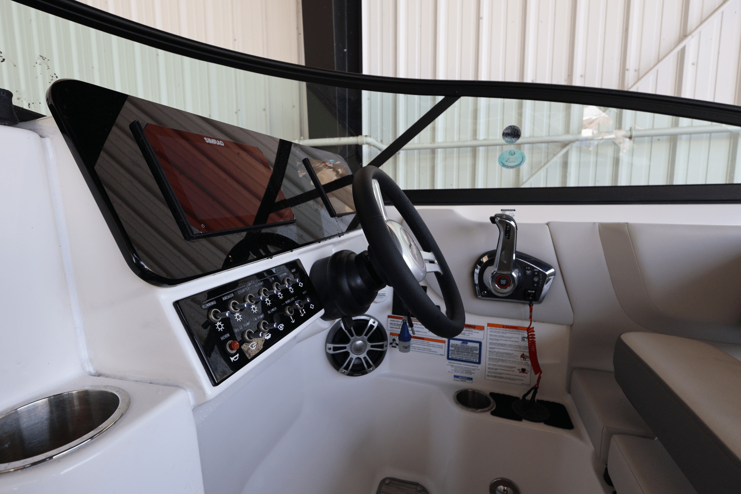 2025 Sea Ray SDX 270 Outboard Image Thumbnail #19