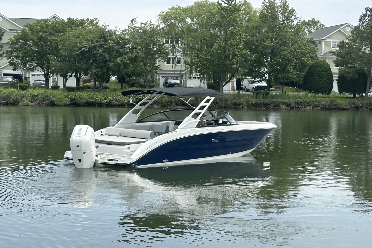 2025 Sea Ray SDX 270 Outboard Image Thumbnail #2