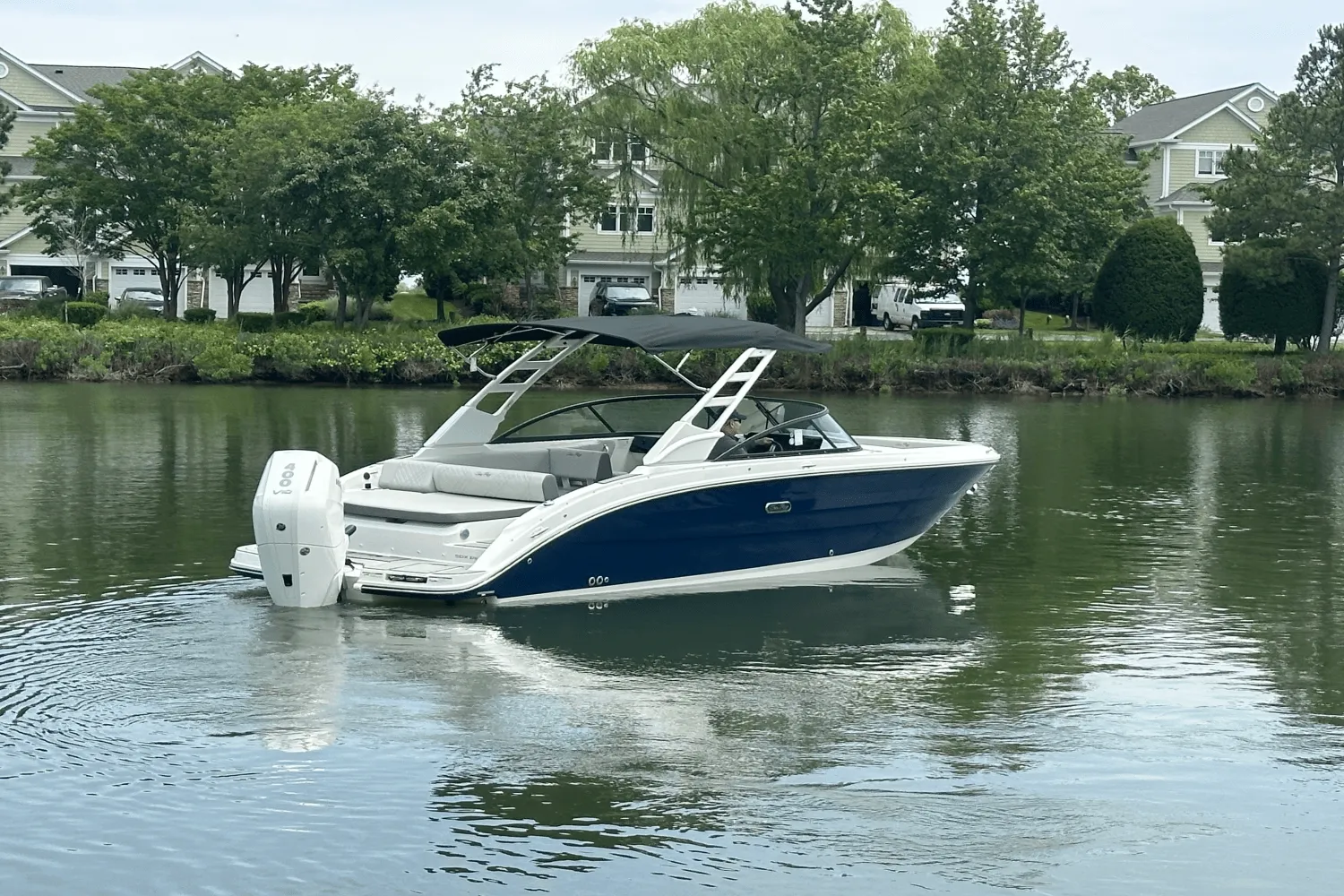 2025 Sea Ray SDX 270 Outboard Image Thumbnail #2