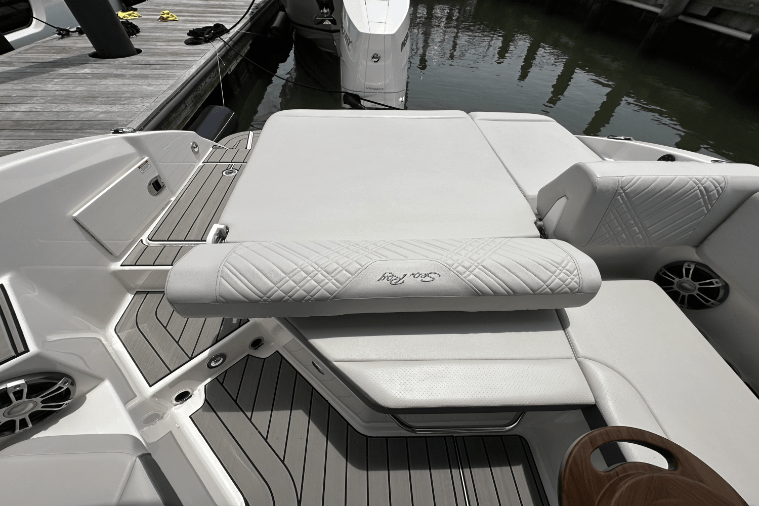 2025 Sea Ray SDX 270 Outboard Image Thumbnail #15