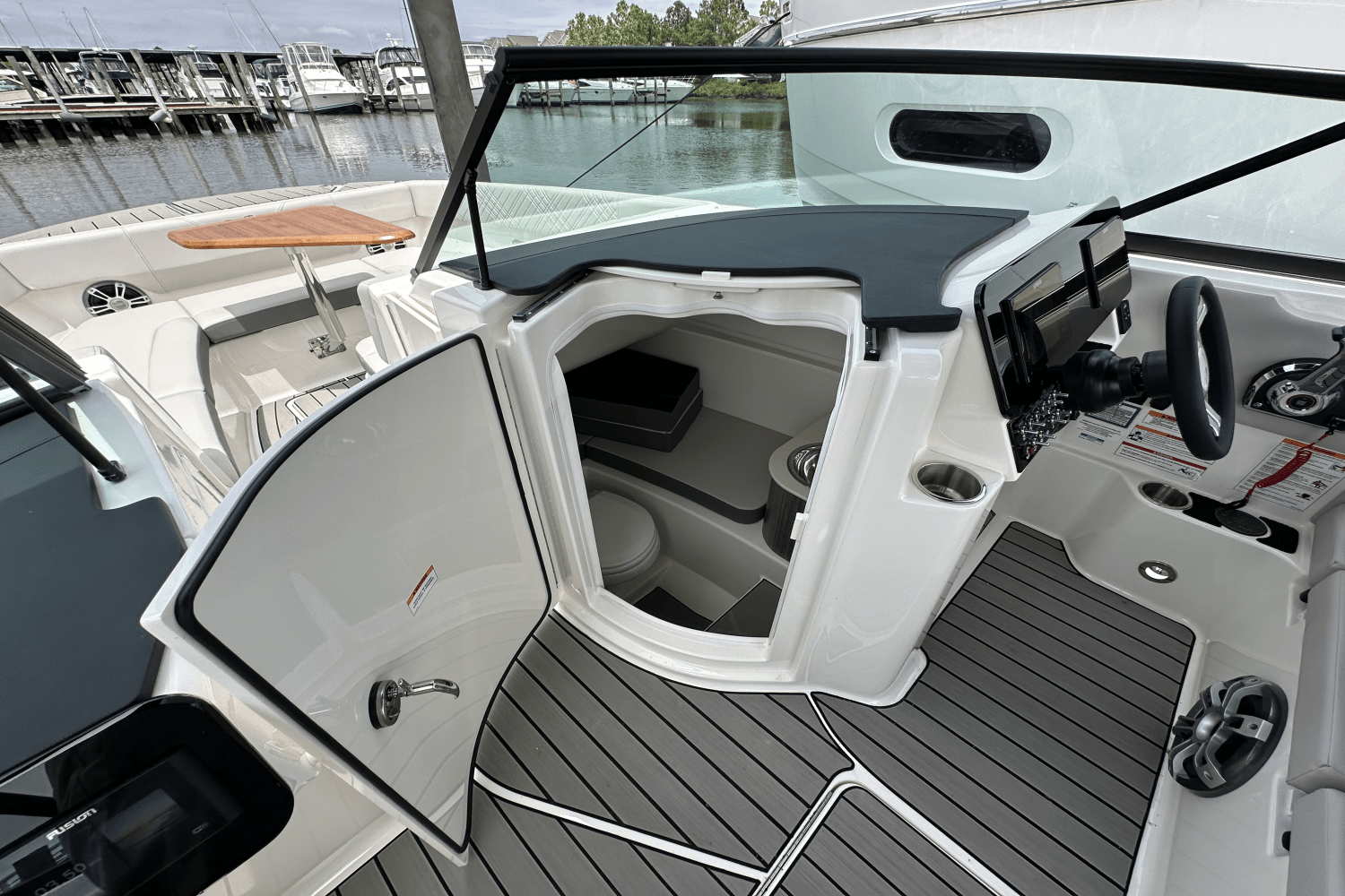 2025 Sea Ray SDX 270 Outboard Image Thumbnail #36