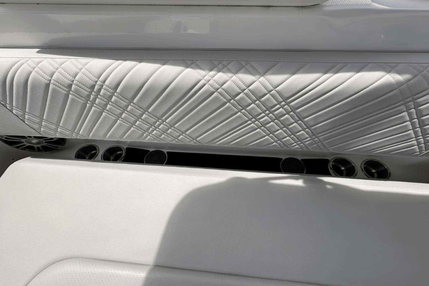 2025 Sea Ray SDX 270 Outboard Image Thumbnail #21
