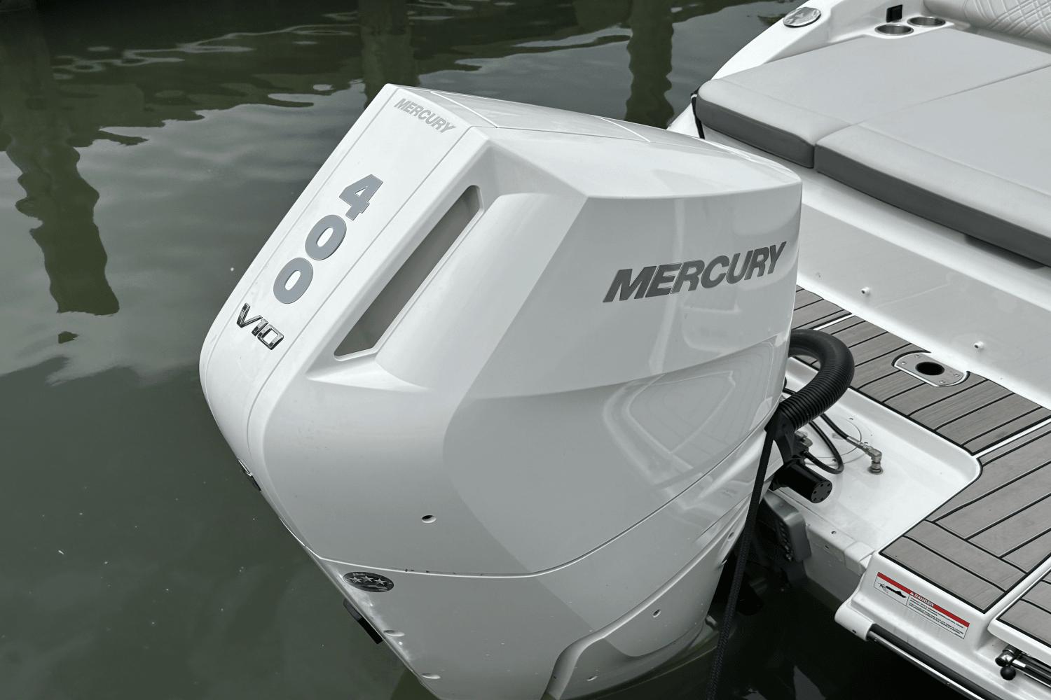 2025 Sea Ray SDX 270 Outboard Image Thumbnail #9