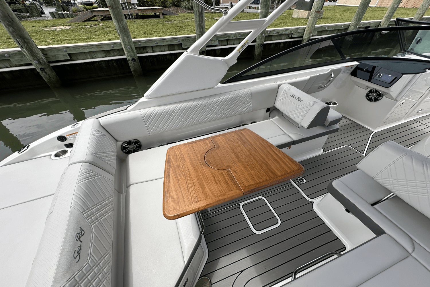 2025 Sea Ray SDX 270 Outboard Image Thumbnail #18