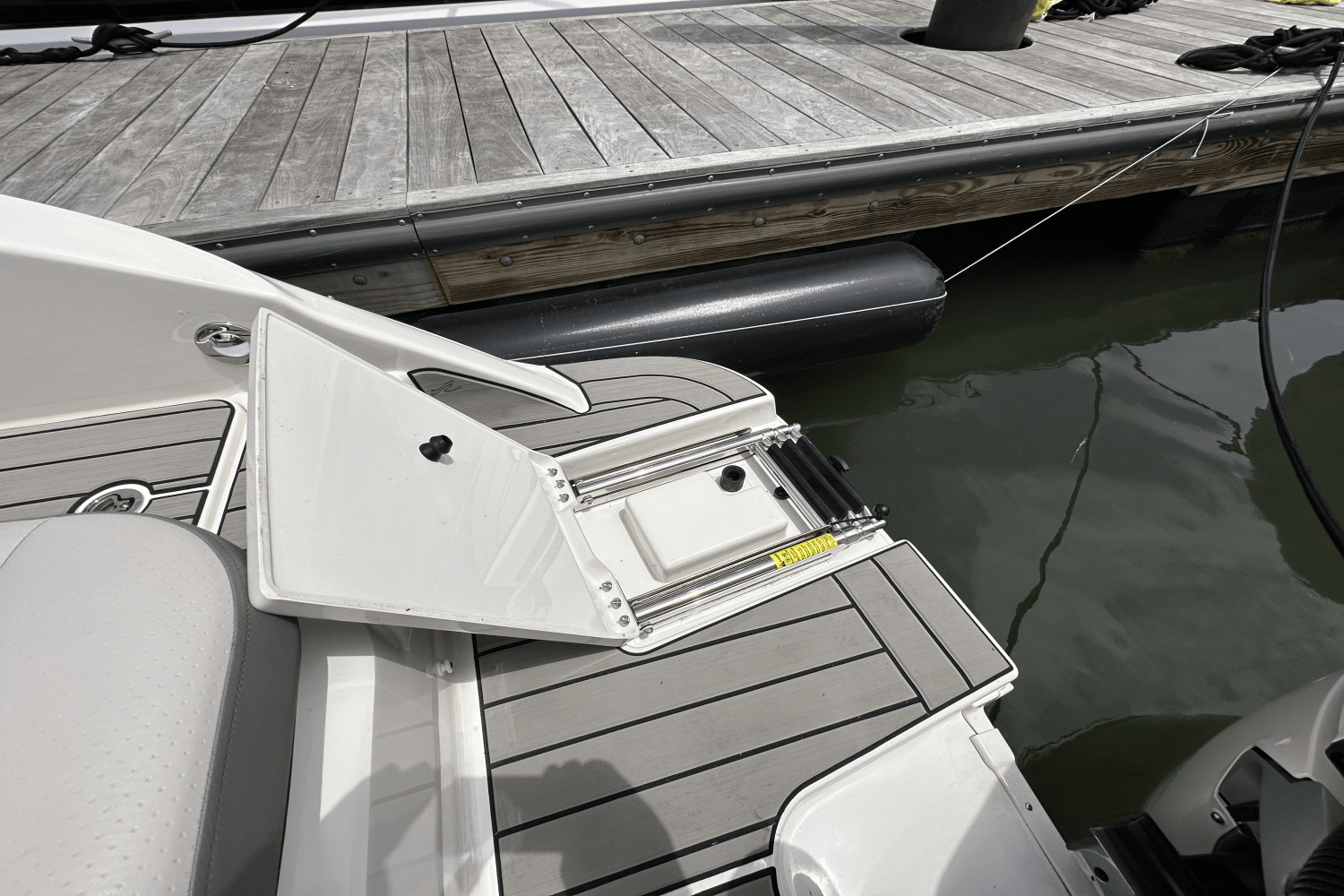 2025 Sea Ray SDX 270 Outboard Image Thumbnail #12