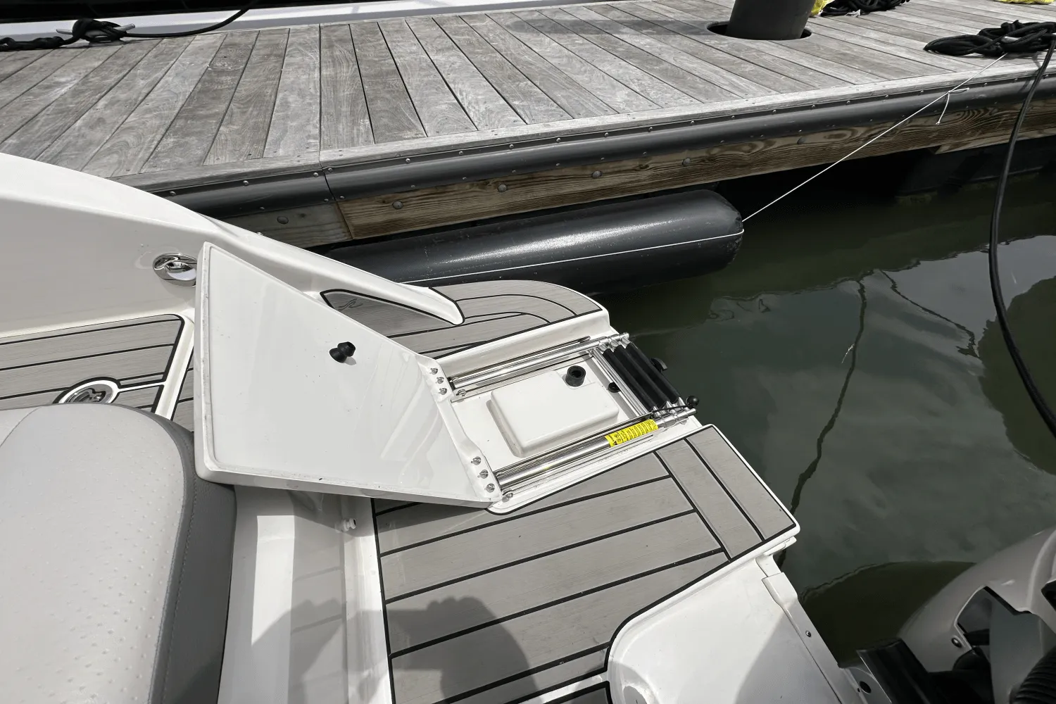 2025 Sea Ray SDX 270 Outboard Image Thumbnail #12