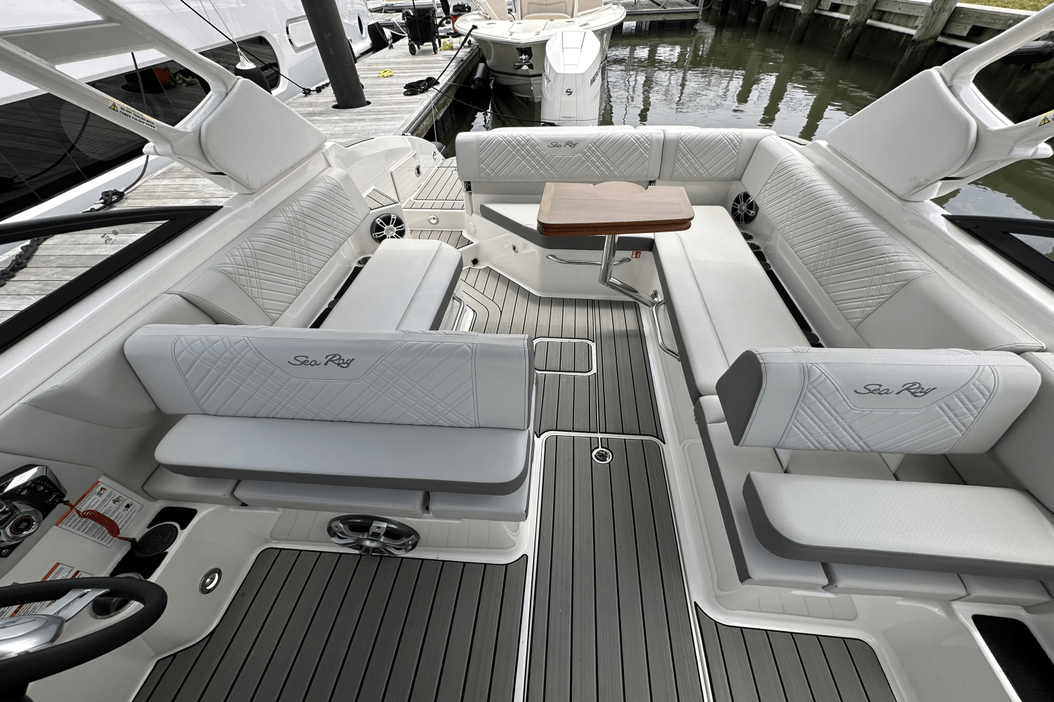 2025 Sea Ray SDX 270 Outboard Image Thumbnail #39