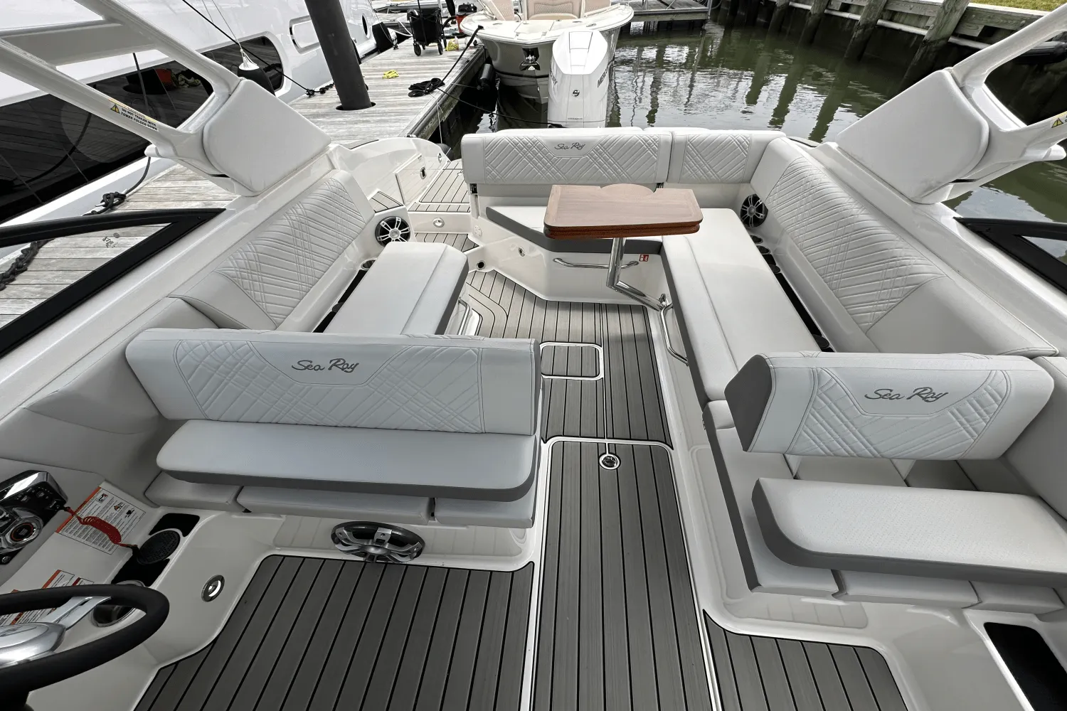 2025 Sea Ray SDX 270 Outboard Image Thumbnail #39