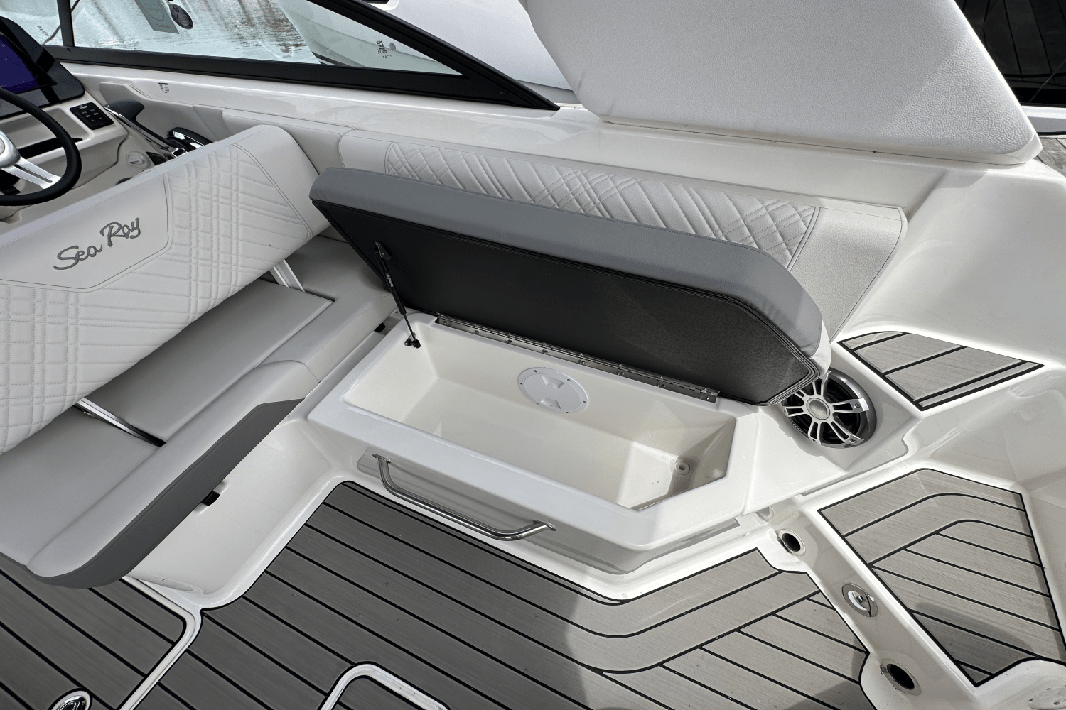 2025 Sea Ray SDX 270 Outboard Image Thumbnail #20