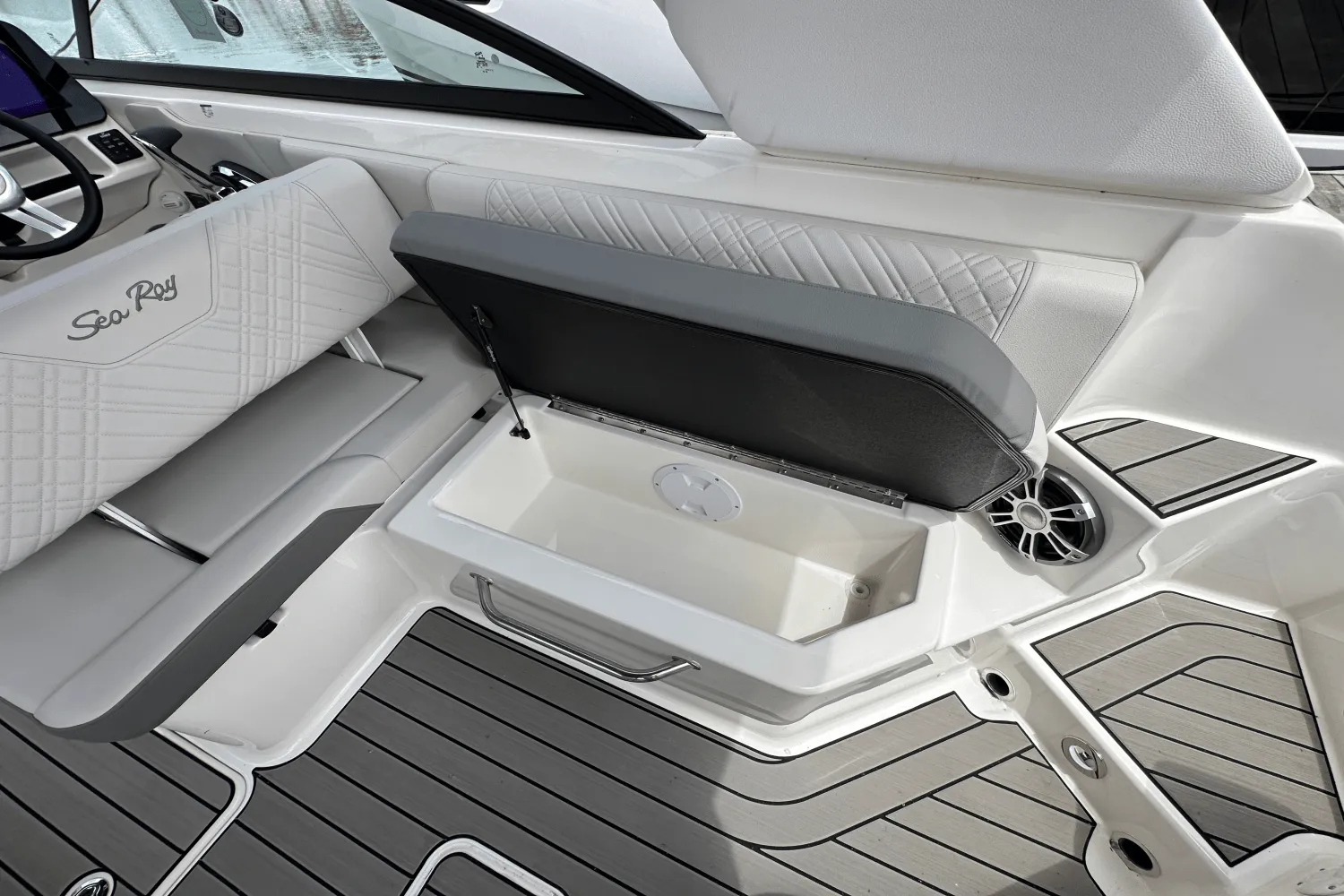 2025 Sea Ray SDX 270 Outboard Image Thumbnail #20