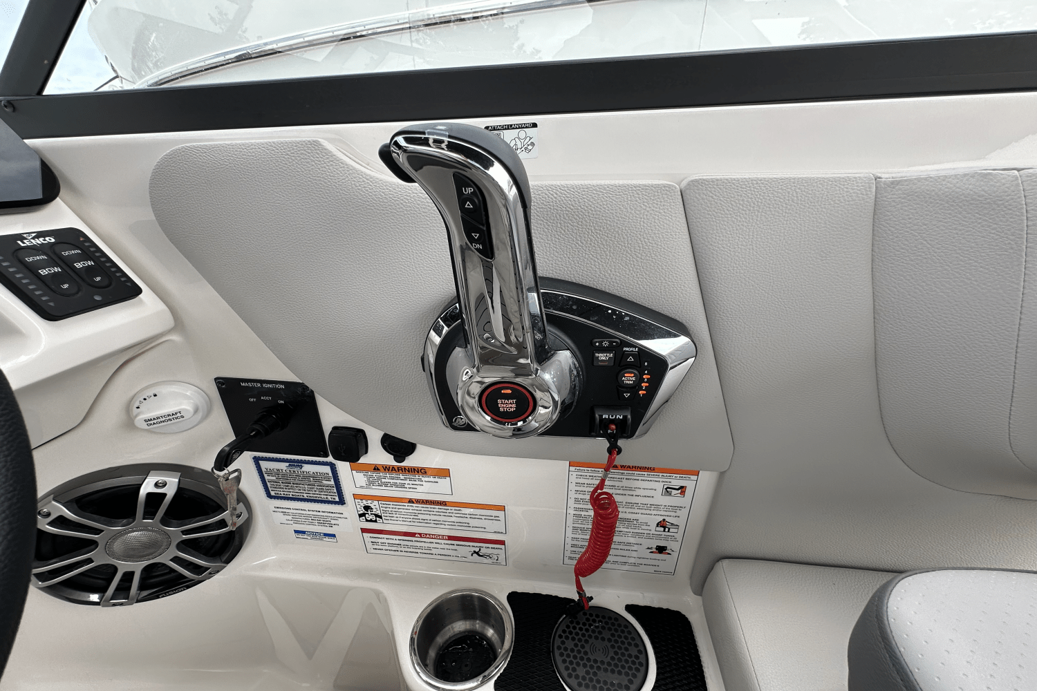 2025 Sea Ray SDX 270 Outboard Image Thumbnail #35