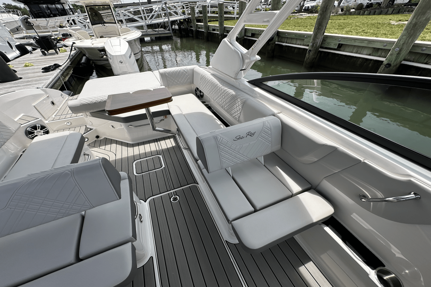 2025 Sea Ray SDX 270 Outboard Image Thumbnail #23