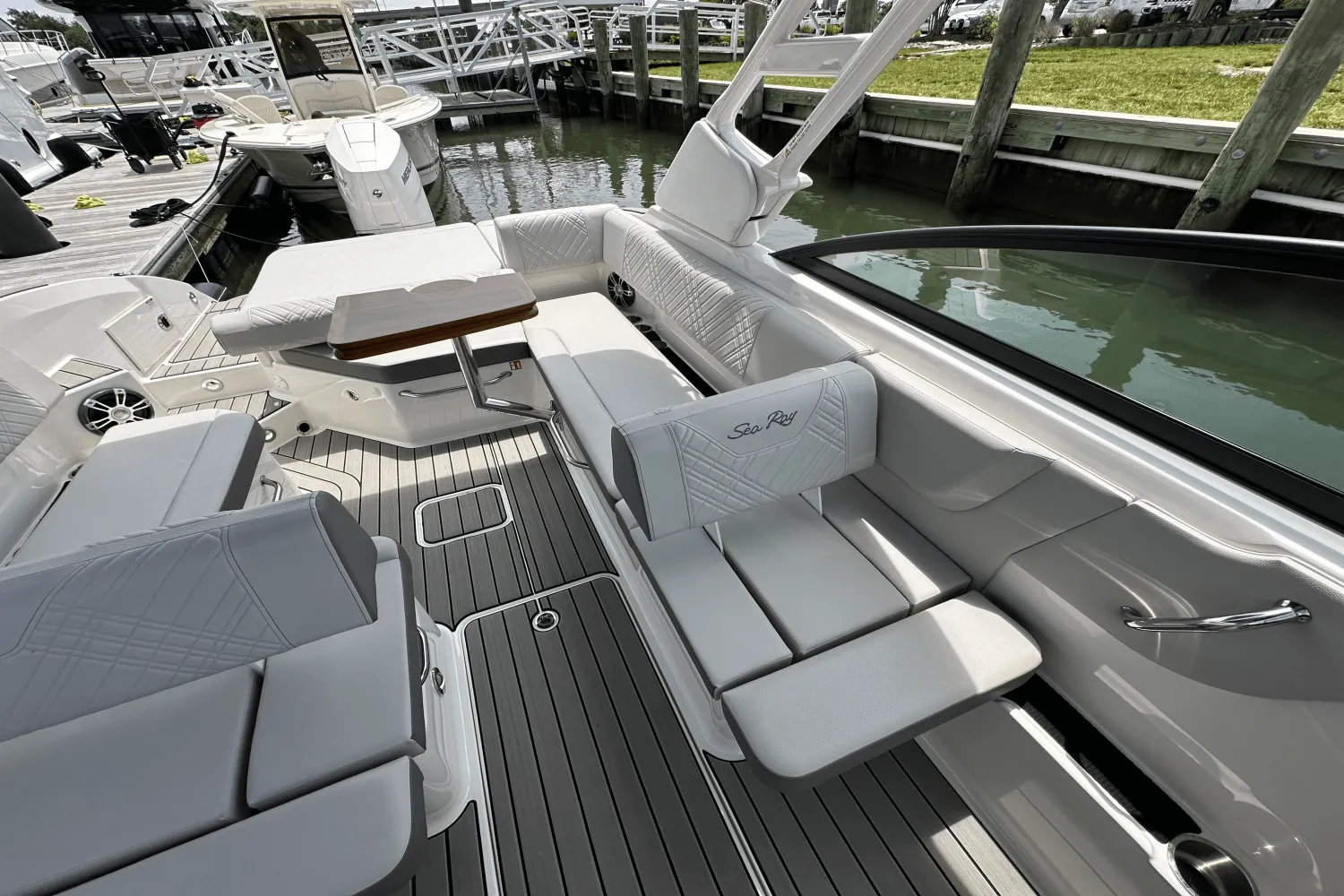 2025 Sea Ray SDX 270 Outboard Image Thumbnail #23