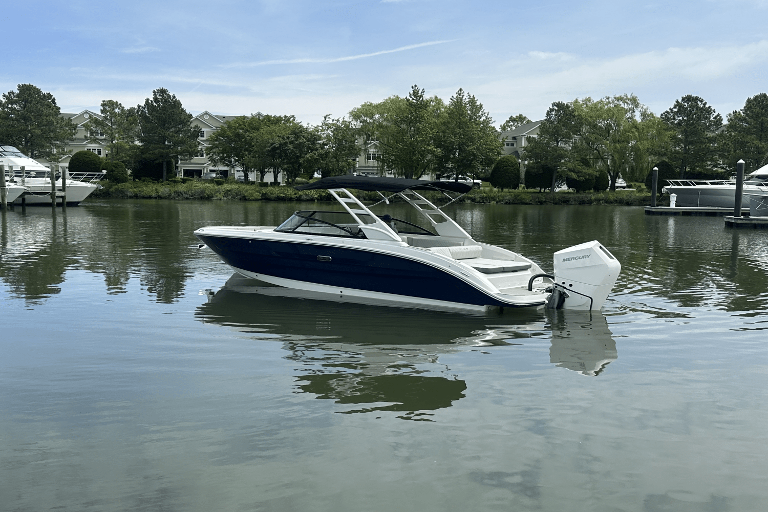 2025 Sea Ray SDX 270 Outboard Image Thumbnail #4
