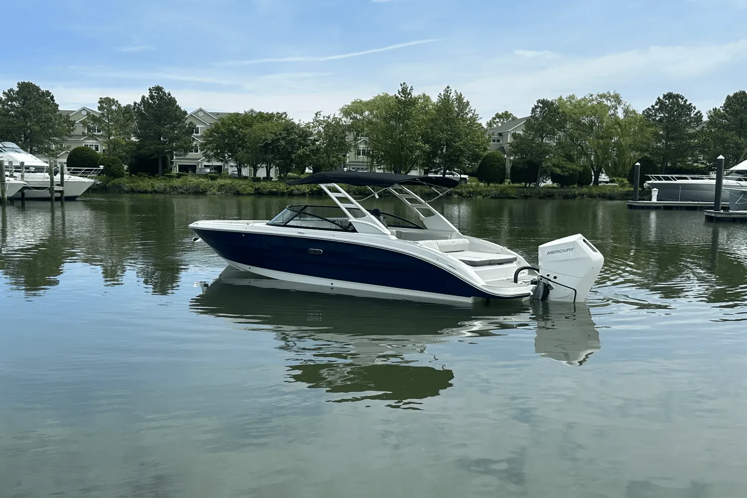 2025 Sea Ray SDX 270 Outboard Image Thumbnail #4