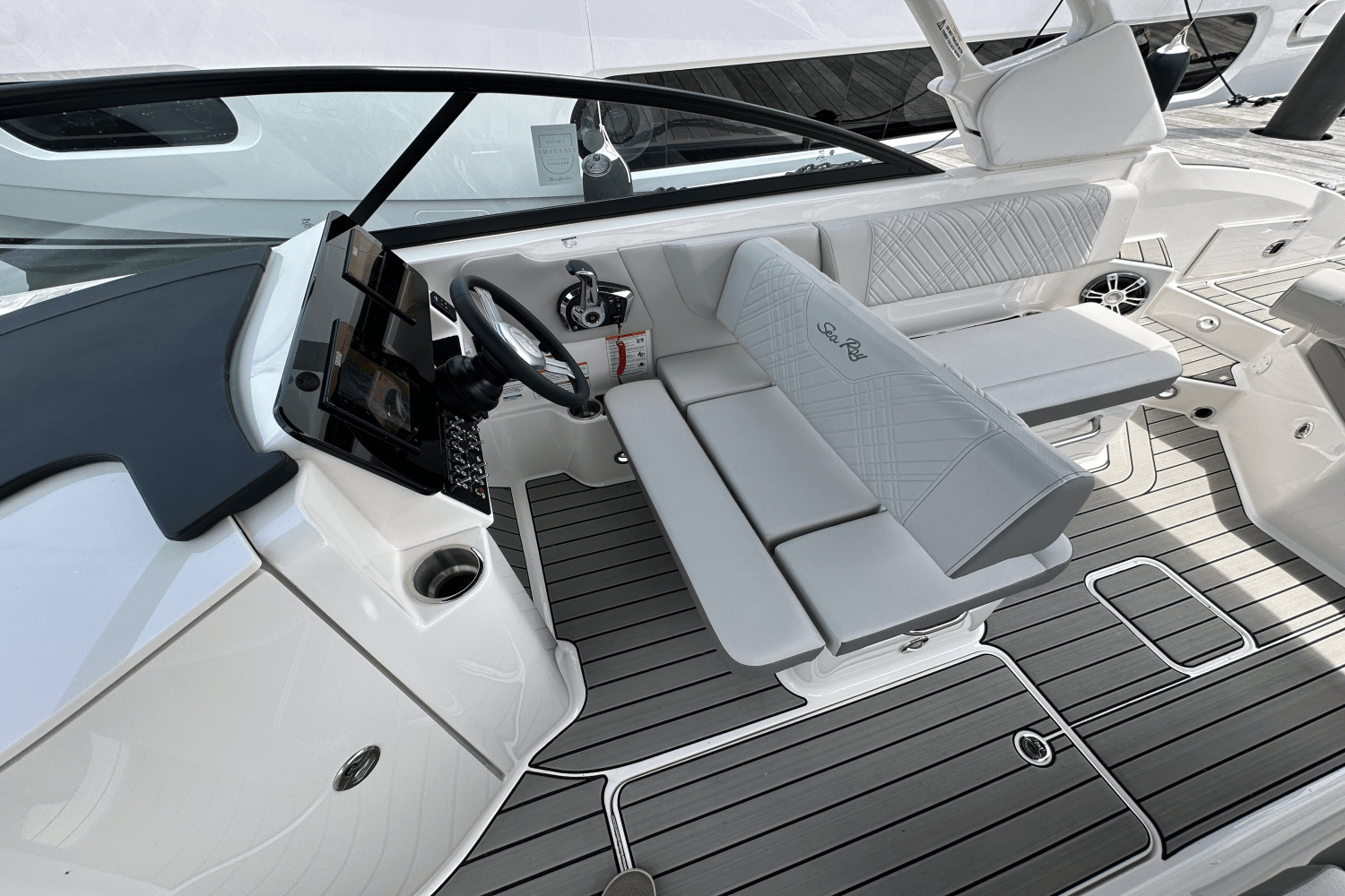 2025 Sea Ray SDX 270 Outboard Image Thumbnail #27