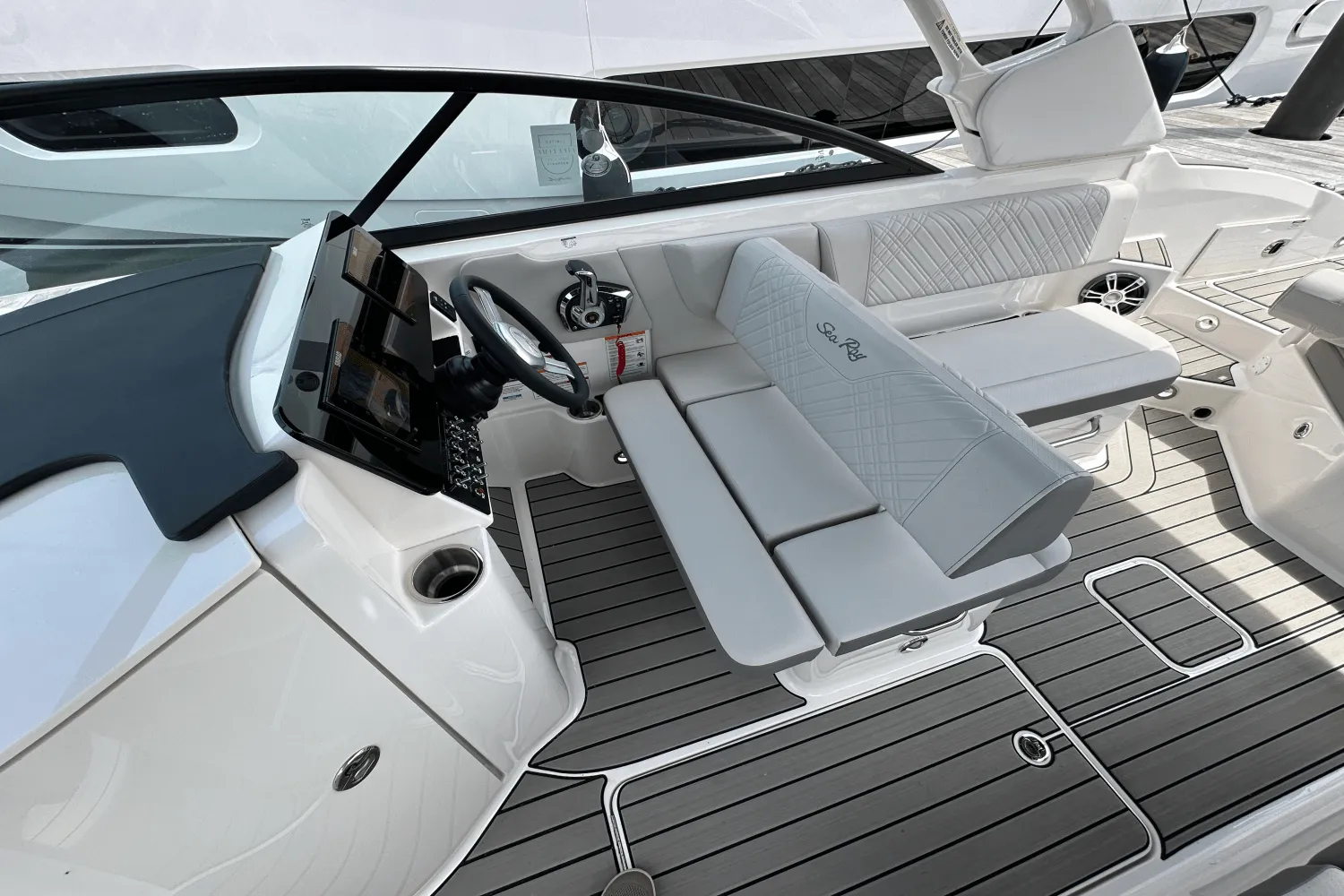 2025 Sea Ray SDX 270 Outboard Image Thumbnail #27