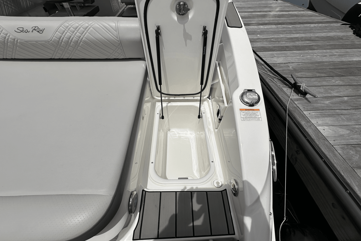 2025 Sea Ray SDX 270 Outboard Image Thumbnail #13