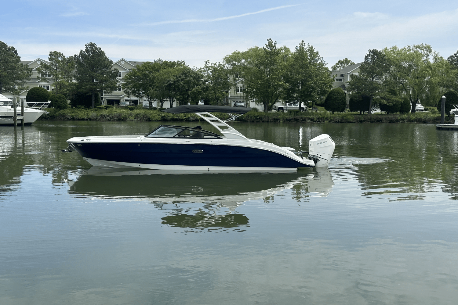 2025 Sea Ray SDX 270 Outboard Image Thumbnail #5