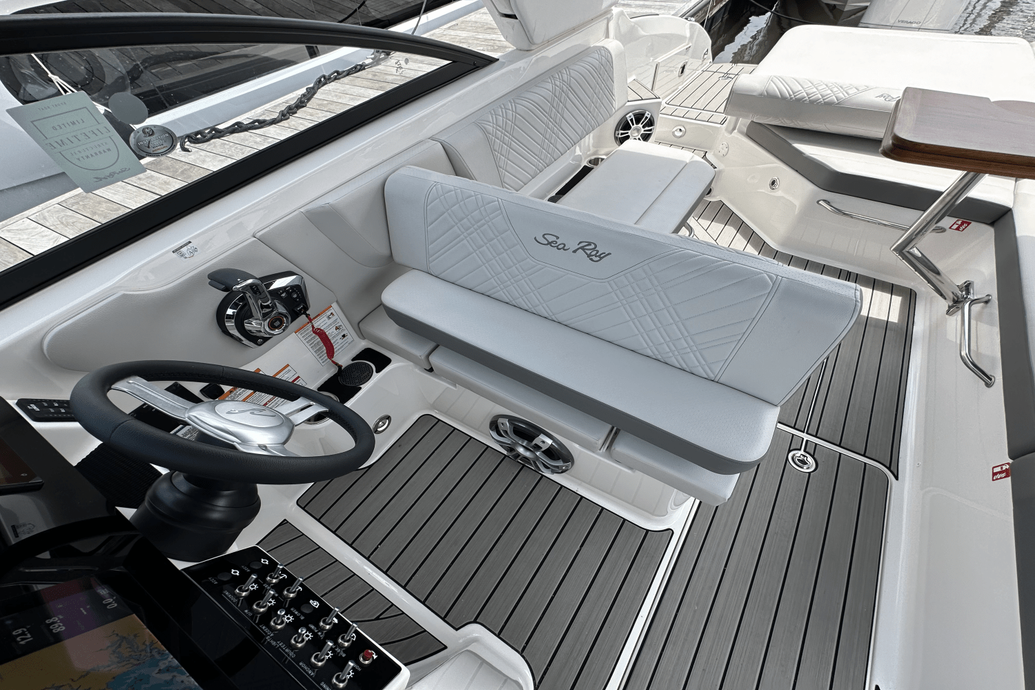 2025 Sea Ray SDX 270 Outboard Image Thumbnail #28