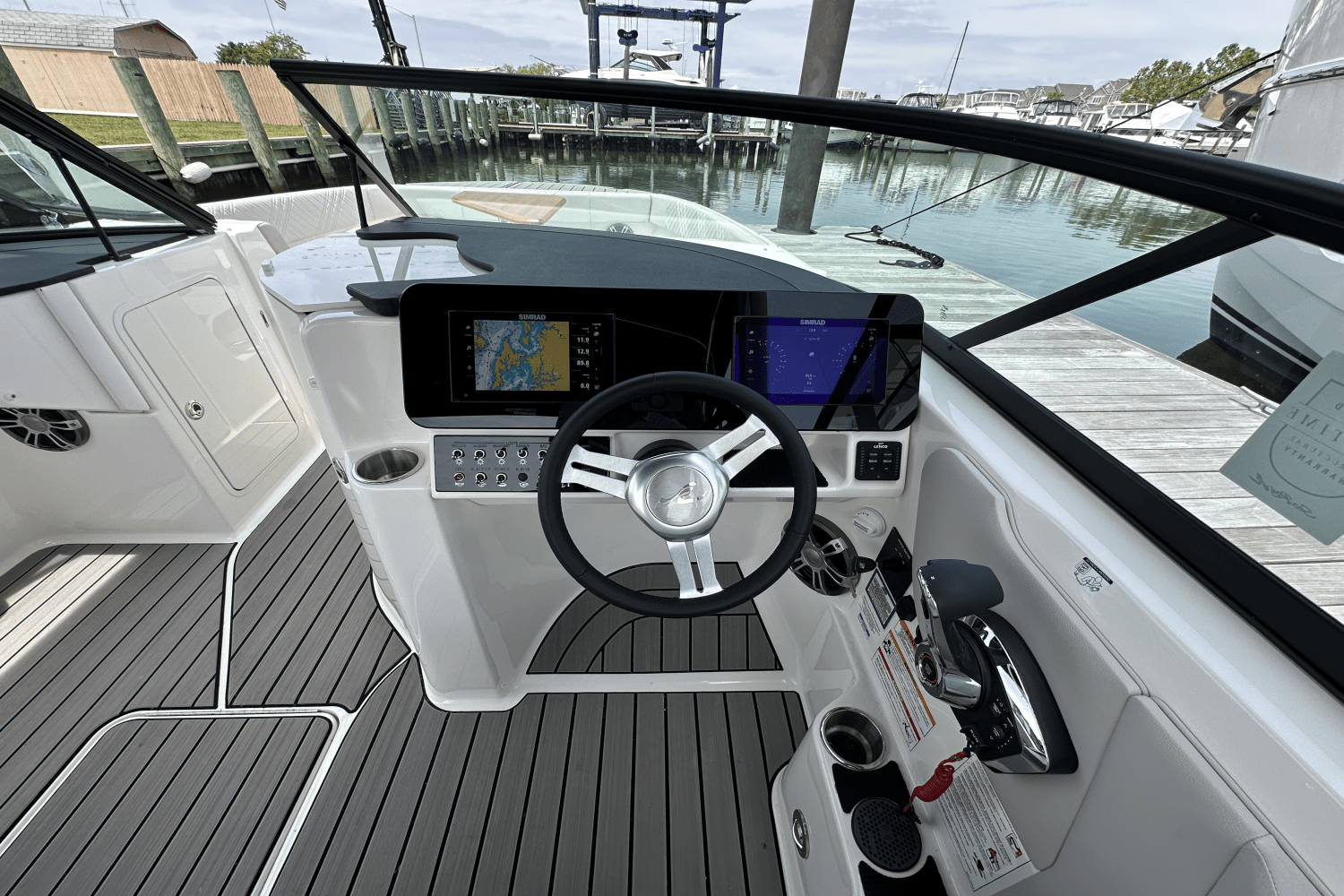 2025 Sea Ray SDX 270 Outboard Image Thumbnail #30