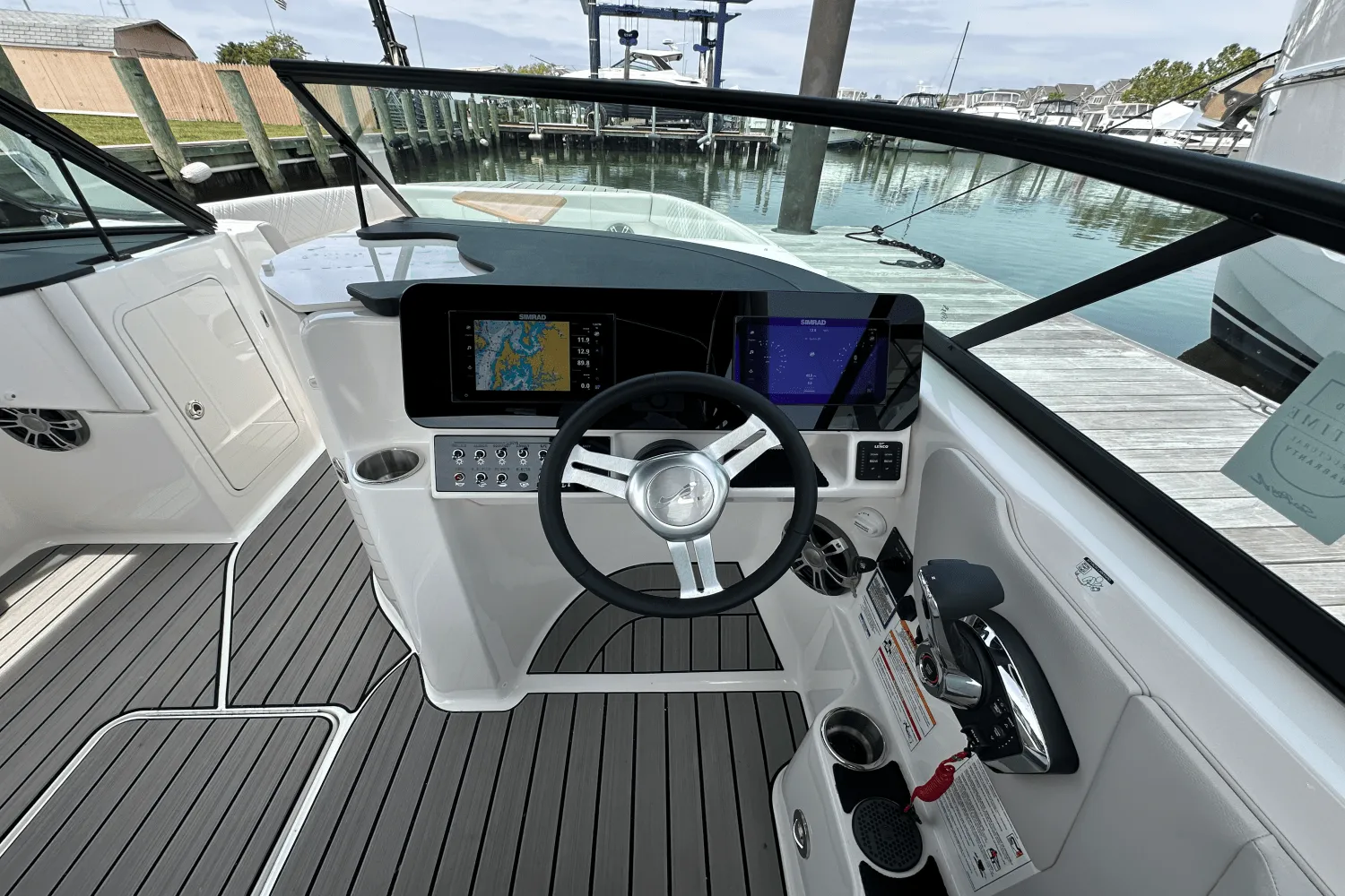 2025 Sea Ray SDX 270 Outboard Image Thumbnail #30