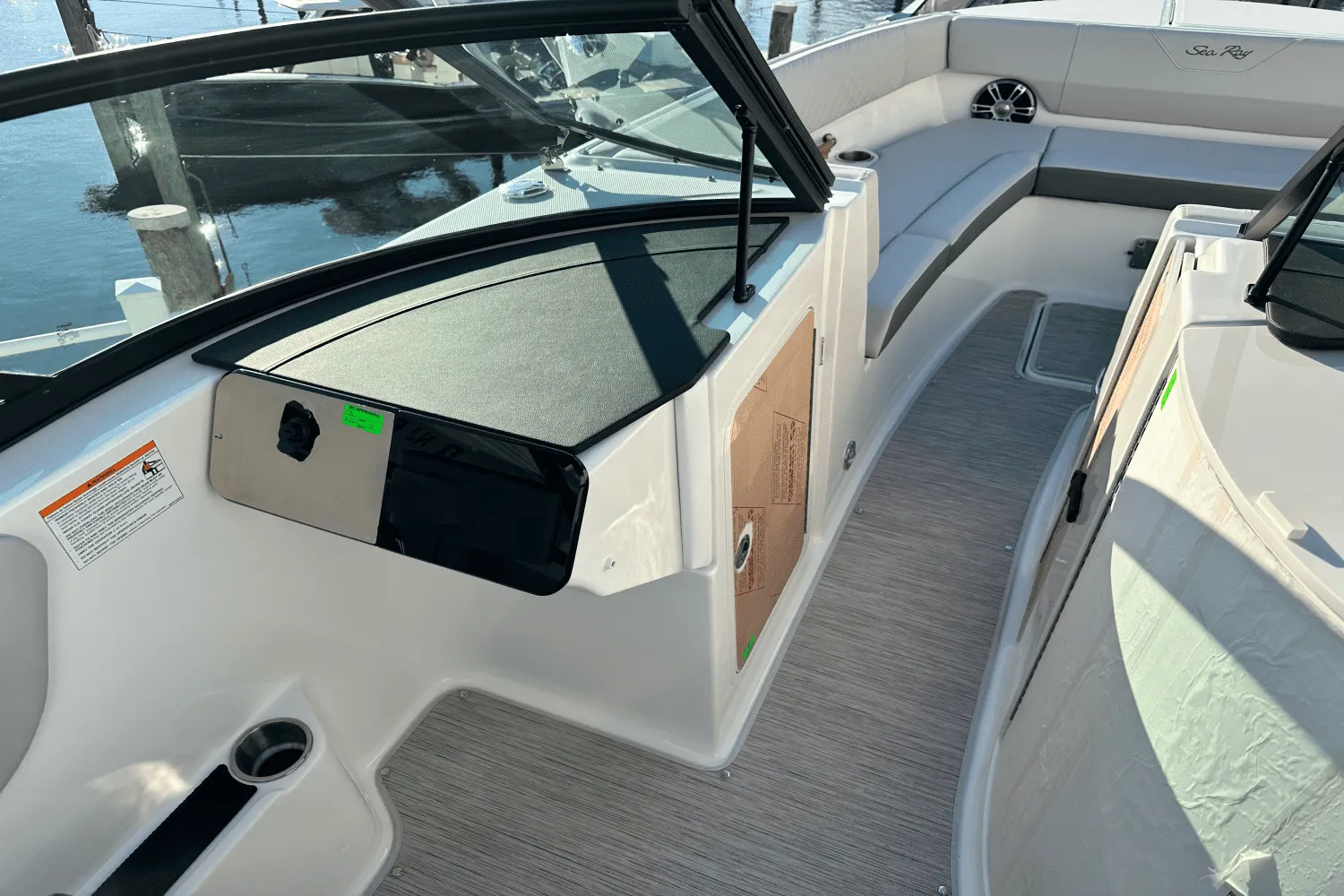 2025 Sea Ray SDX 270 Outboard Image Thumbnail #21