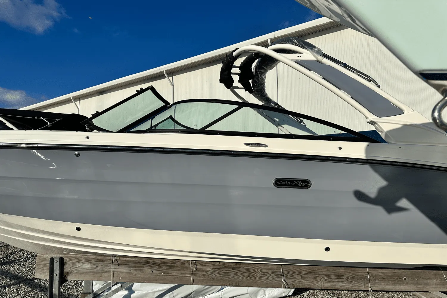 2025 Sea Ray SDX 270 Outboard Image Thumbnail #4