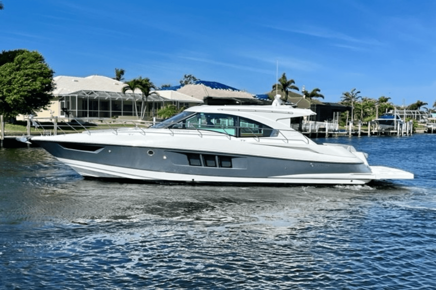 2017 Cruisers Yachts 45 CANTIUS Image Thumbnail #7