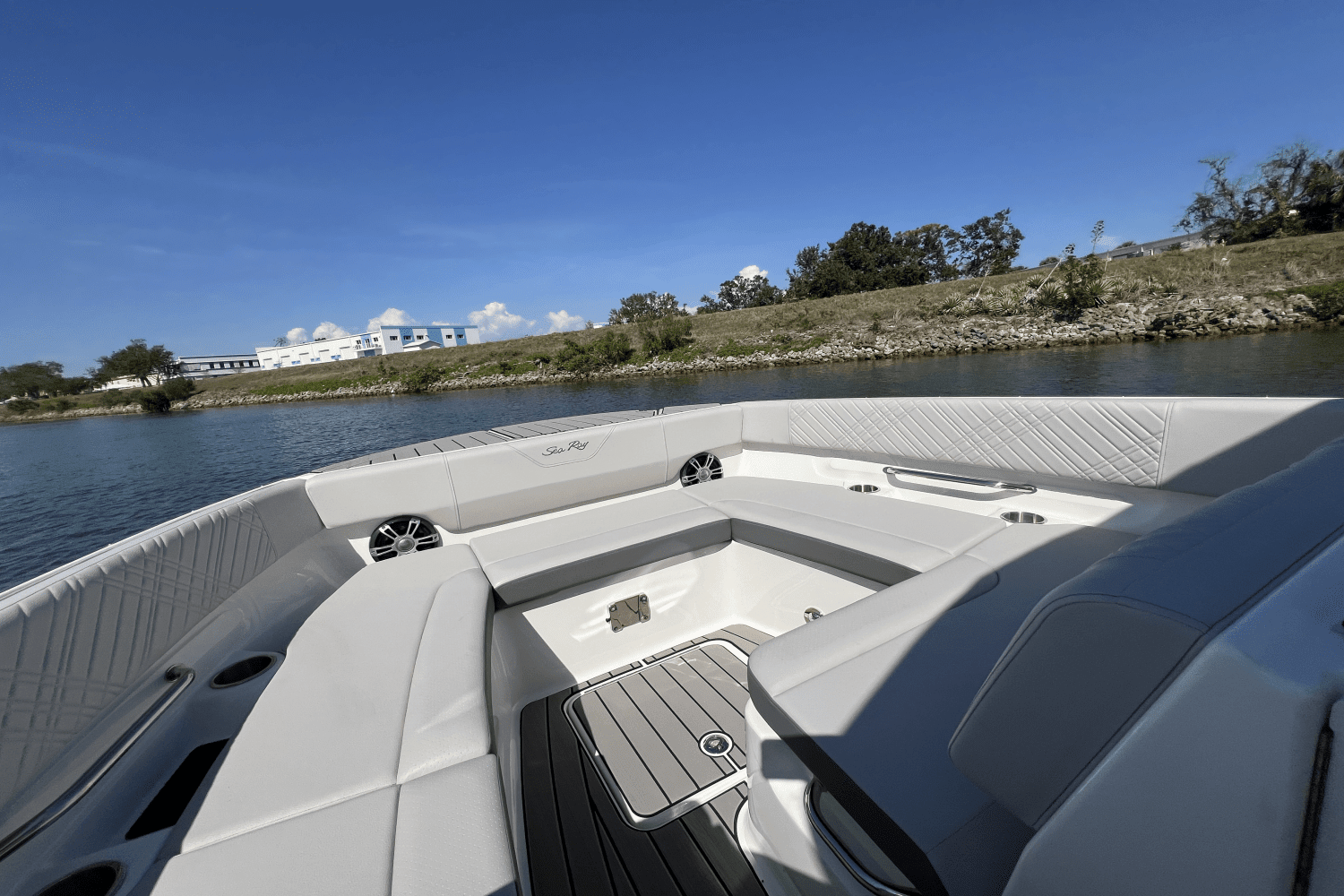 2025 Sea Ray SDX 270 Outboard Image Thumbnail #20