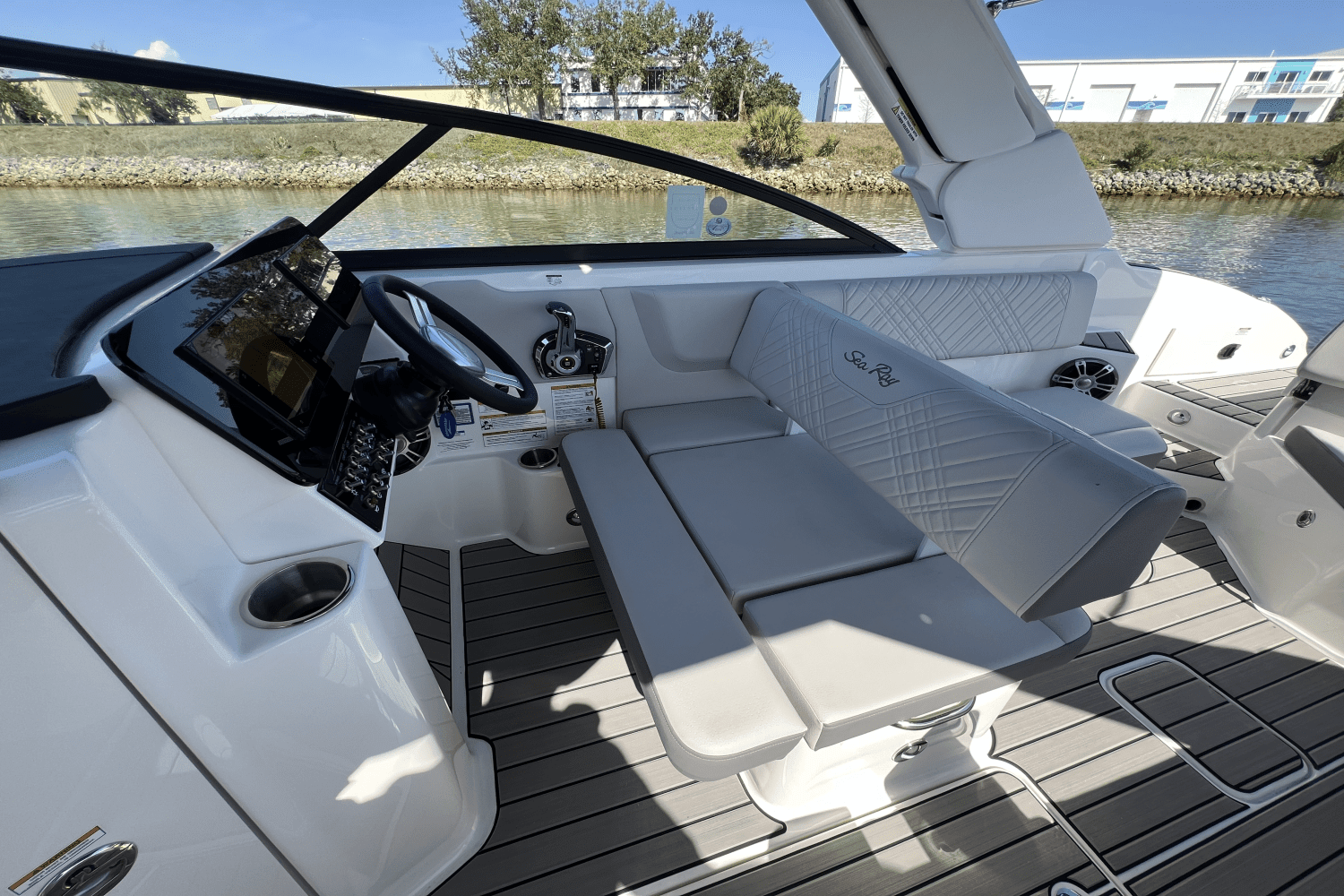 2025 Sea Ray SDX 270 Outboard Image Thumbnail #42