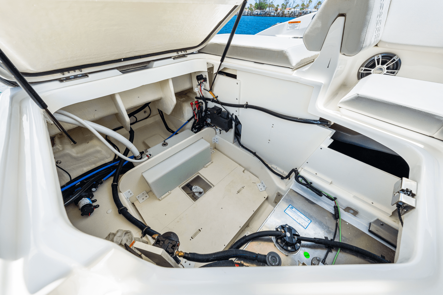 2025 Sea Ray SDX 270 Outboard Image Thumbnail #51