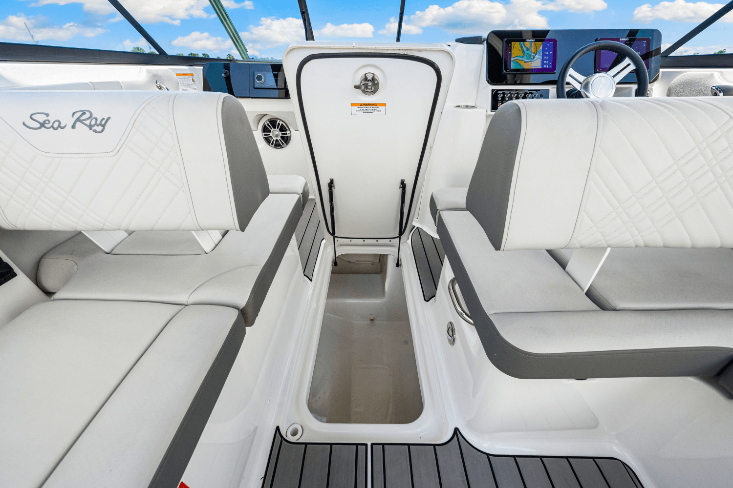 2025 Sea Ray SDX 270 Outboard Image Thumbnail #59