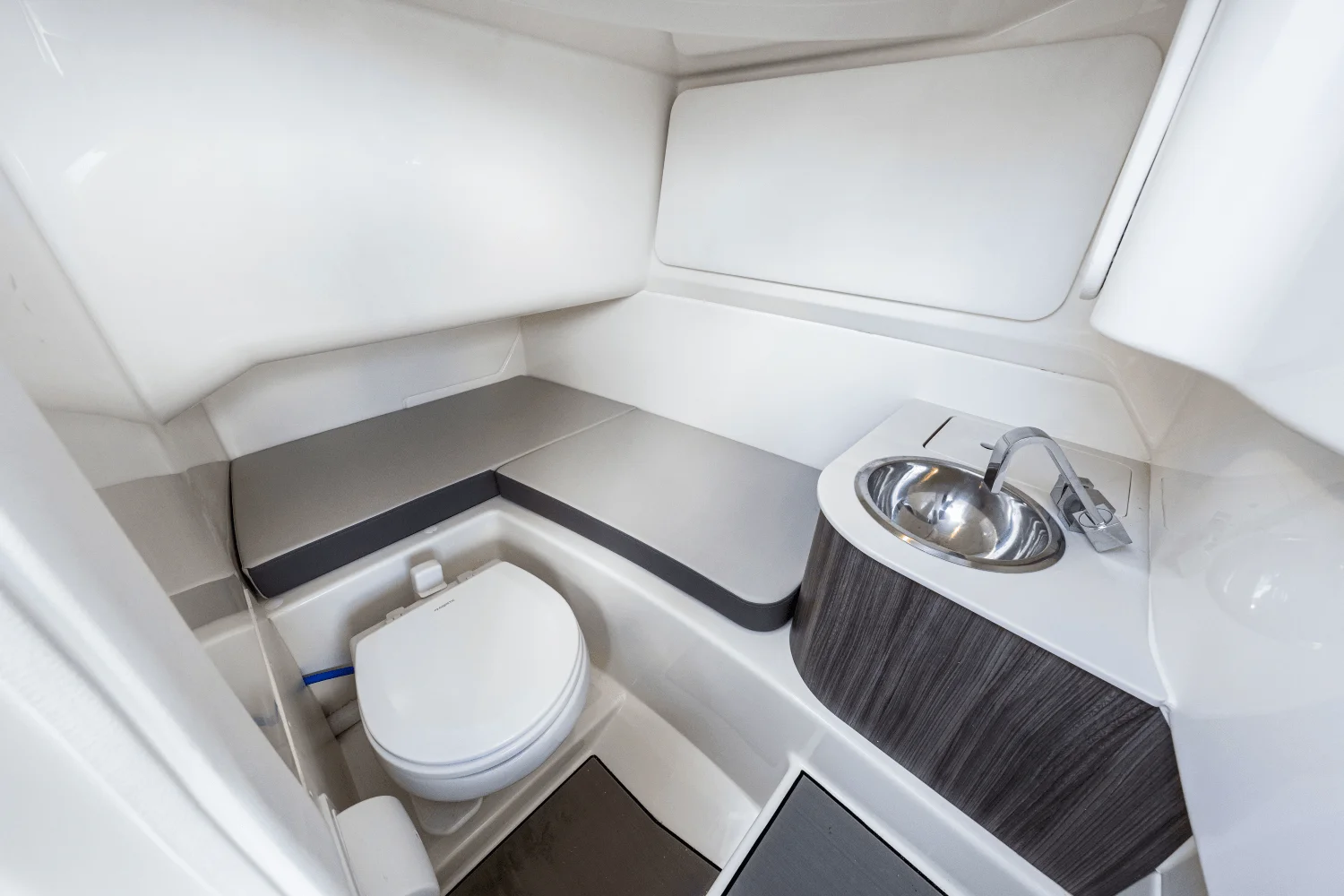 2025 Sea Ray SDX 270 Outboard Image Thumbnail #58