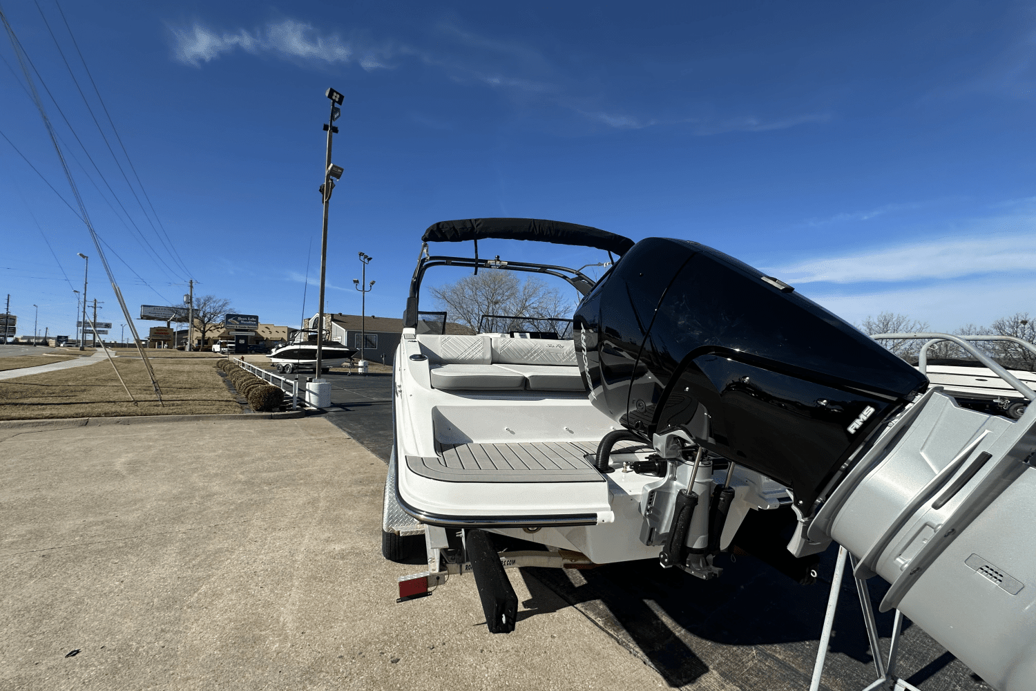 2025 Sea Ray SDX 270 Outboard Image Thumbnail #3