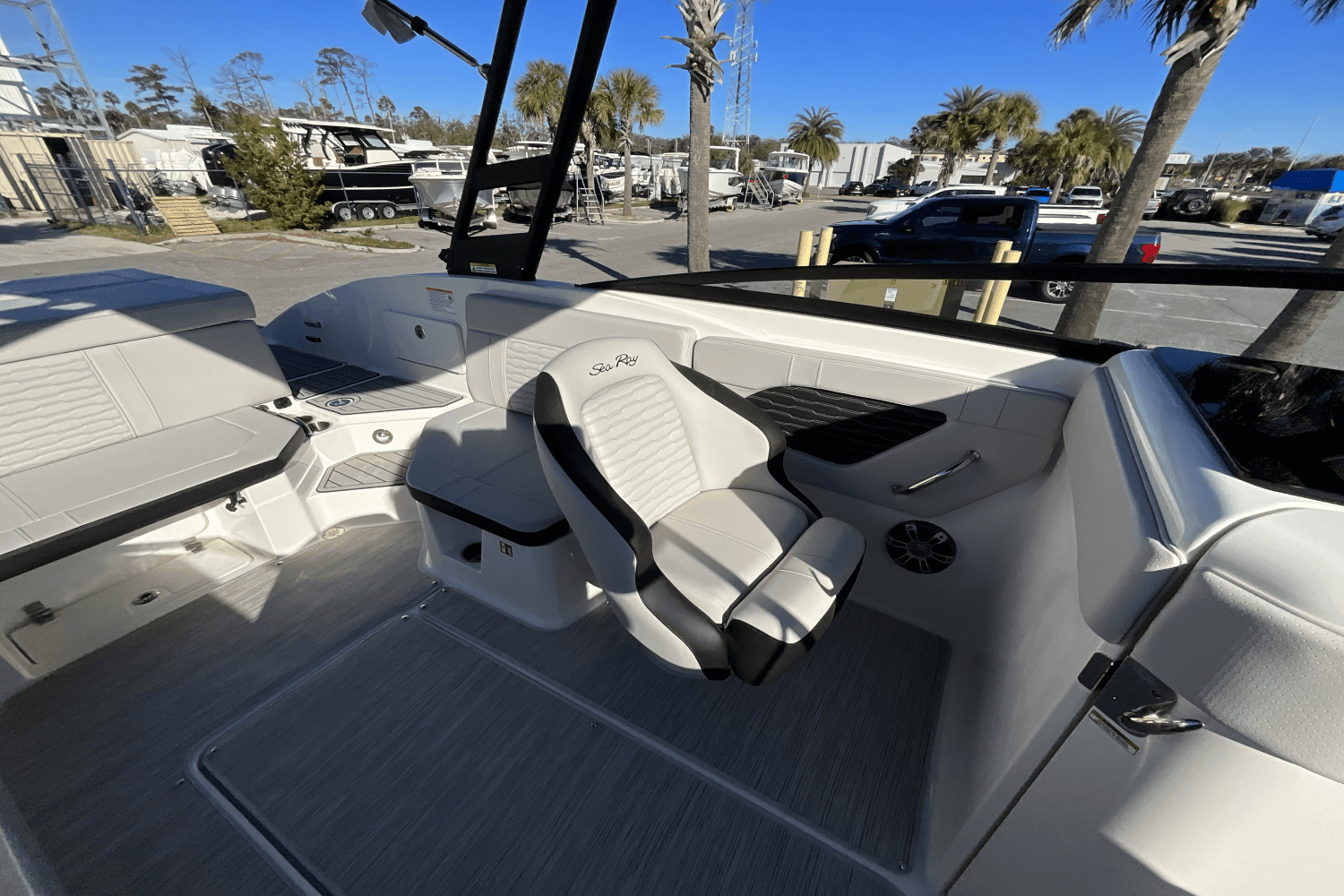 2025 Sea Ray SPX 230 Outboard Image Thumbnail #2