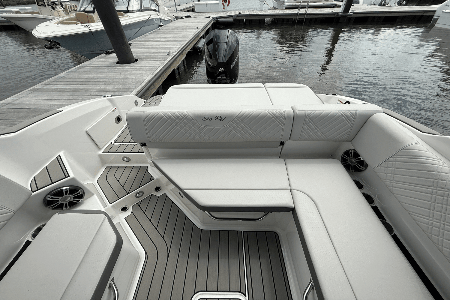 2025 Sea Ray SDX 270 Outboard Image Thumbnail #13