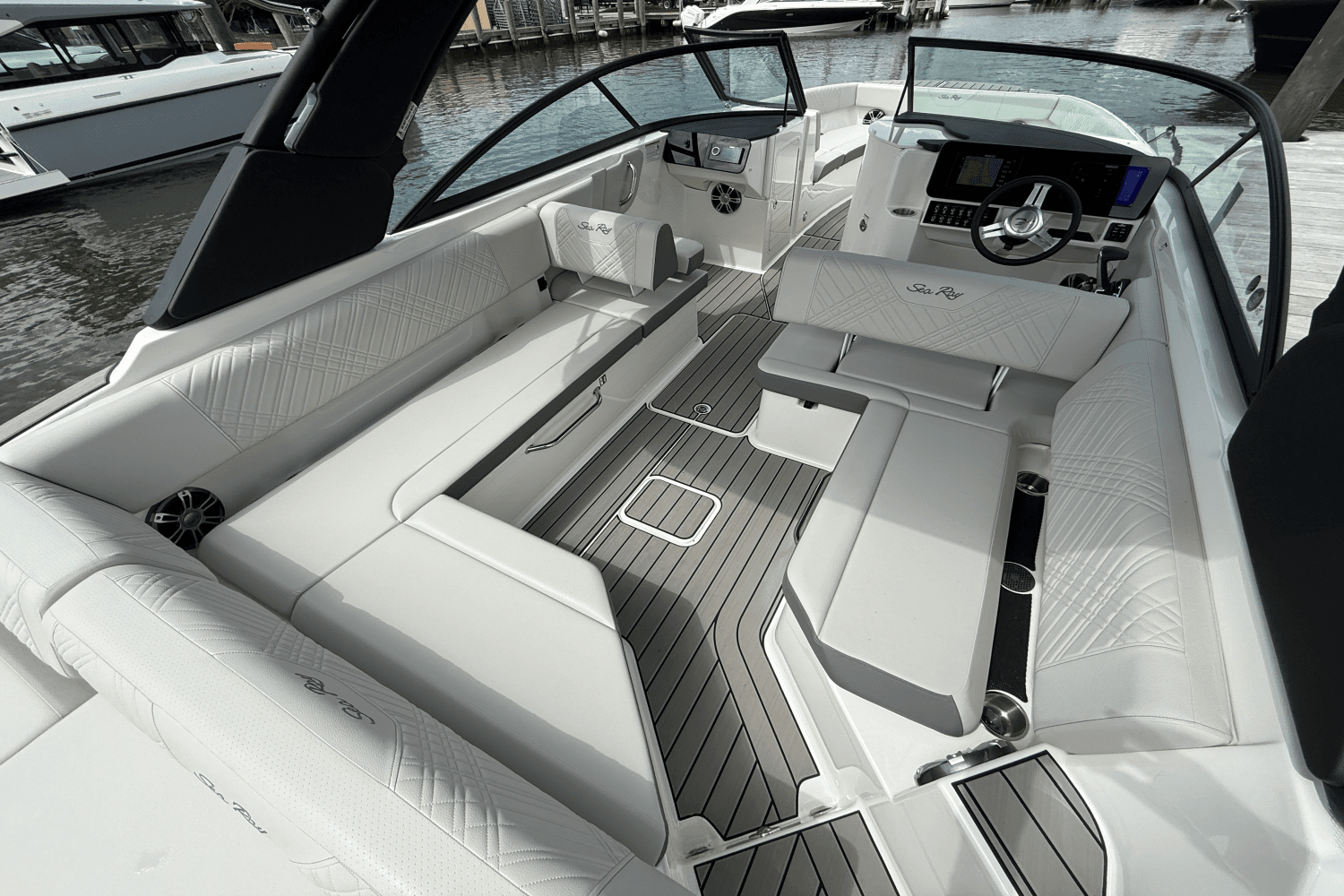 2025 Sea Ray SDX 270 Outboard Image Thumbnail #11