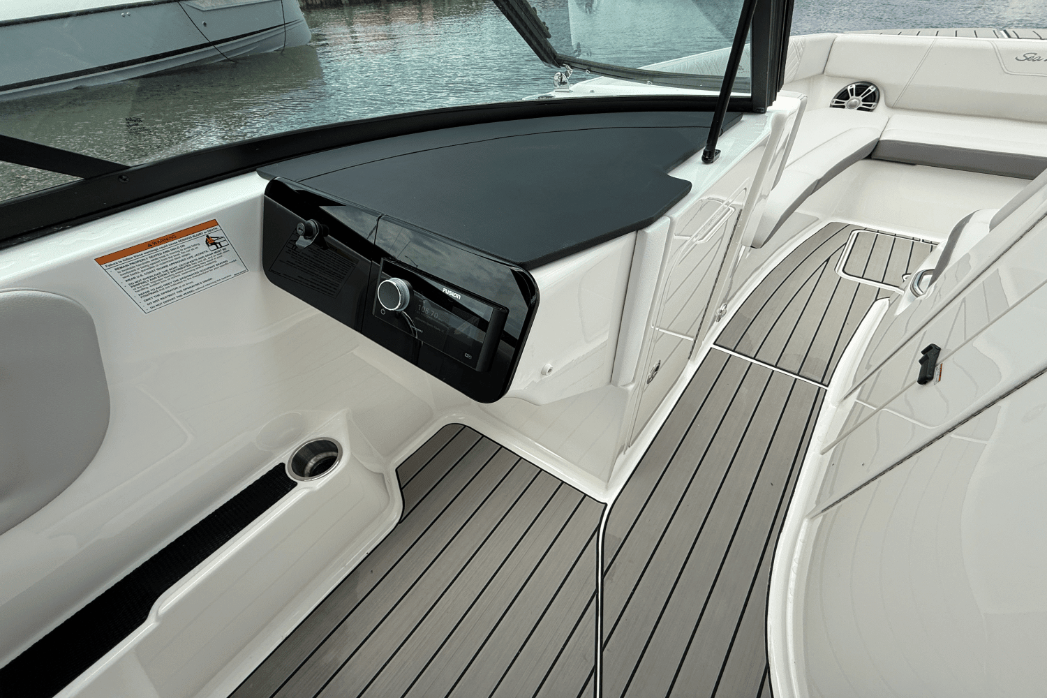 2025 Sea Ray SDX 270 Outboard Image Thumbnail #20