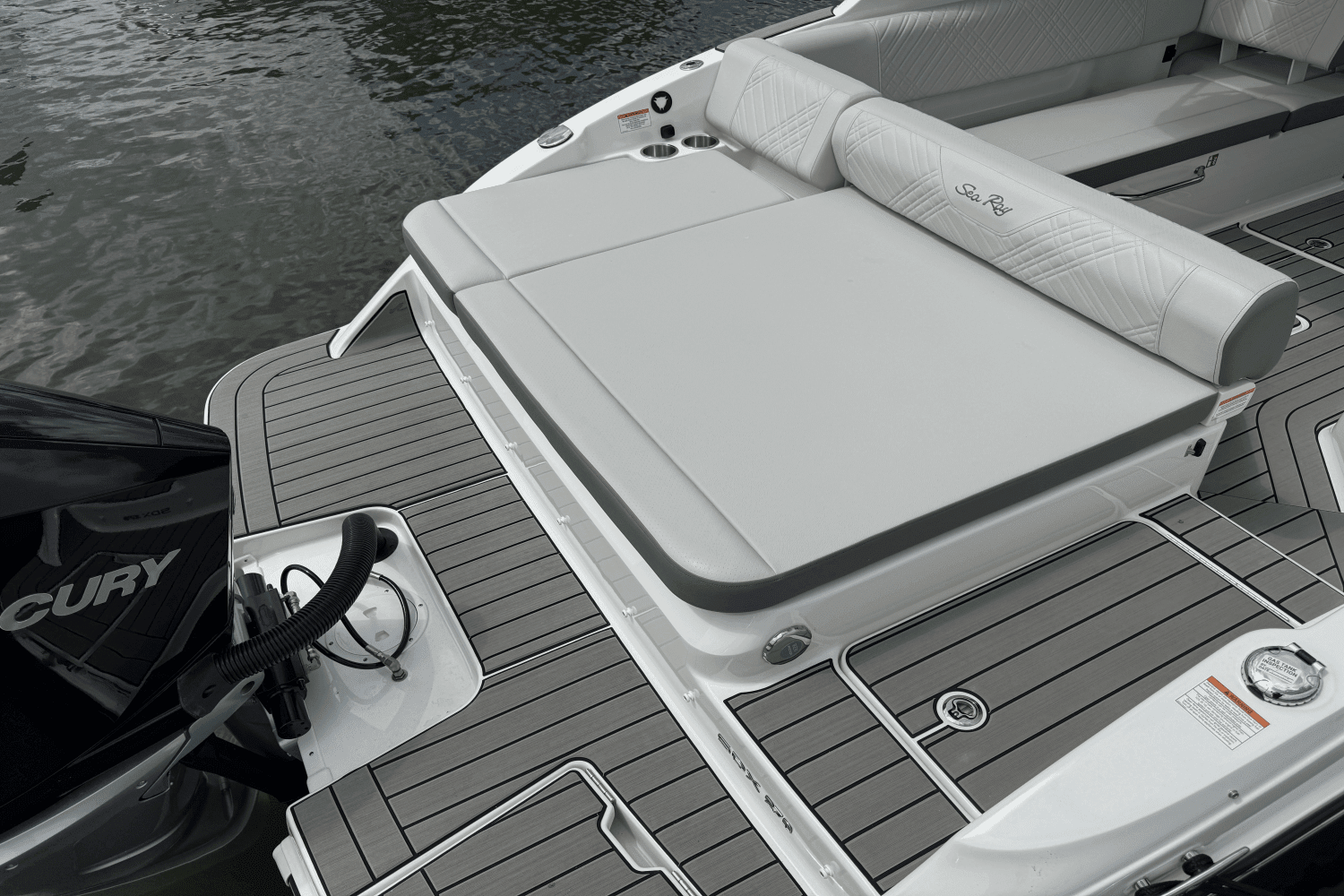 2025 Sea Ray SDX 270 Outboard Image Thumbnail #9