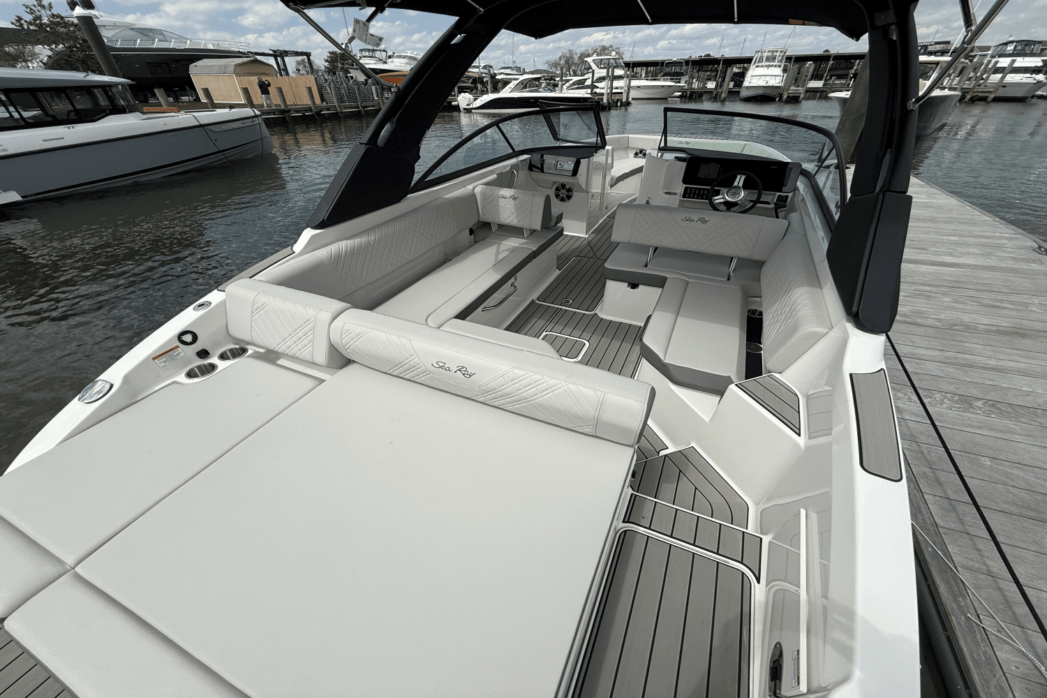 2025 Sea Ray SDX 270 Outboard Image Thumbnail #10