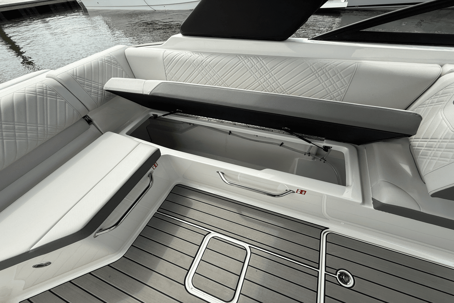 2025 Sea Ray SDX 270 Outboard Image Thumbnail #17