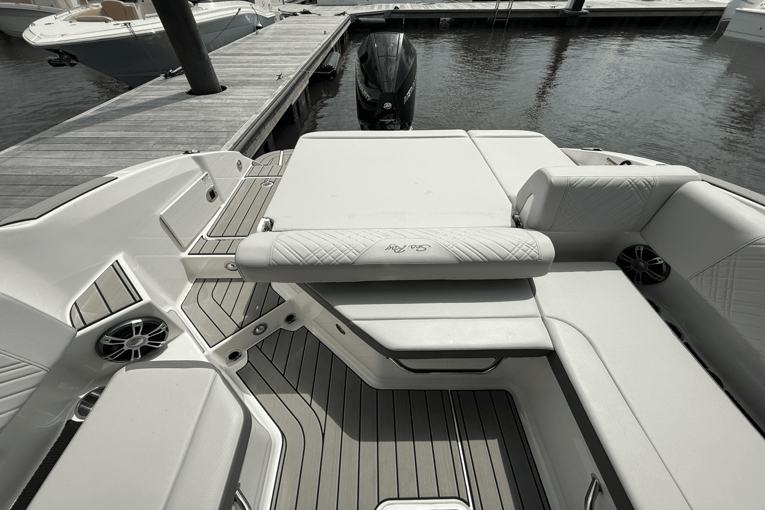 2025 Sea Ray SDX 270 Outboard Image Thumbnail #15