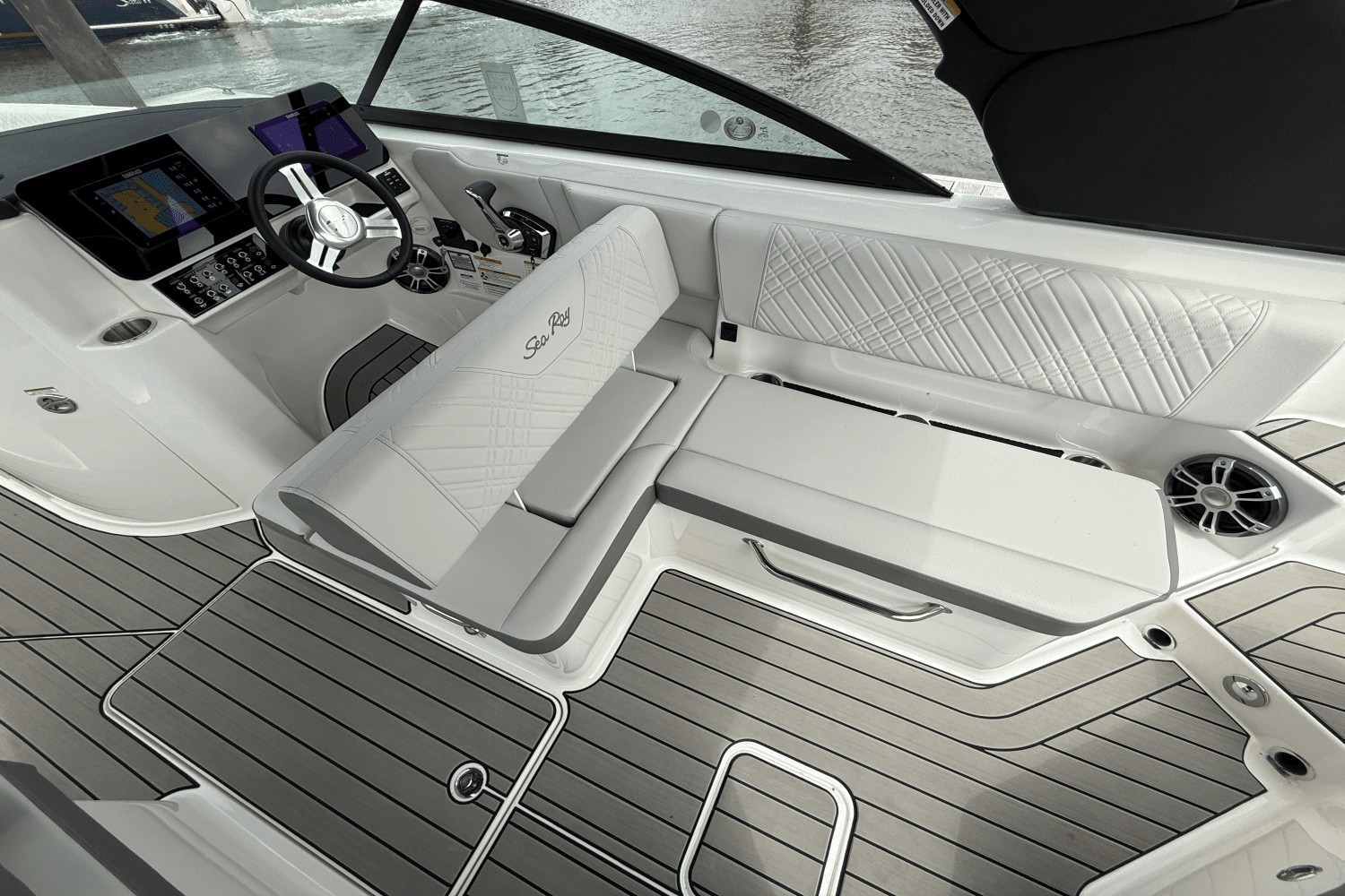2025 Sea Ray SDX 270 Outboard Image Thumbnail #21