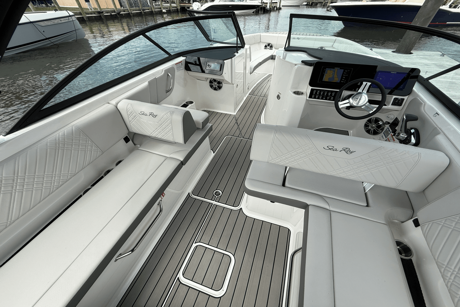 2025 Sea Ray SDX 270 Outboard Image Thumbnail #18