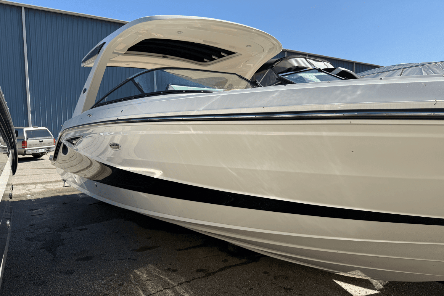 2025 Sea Ray SLX 310 Image Thumbnail #2