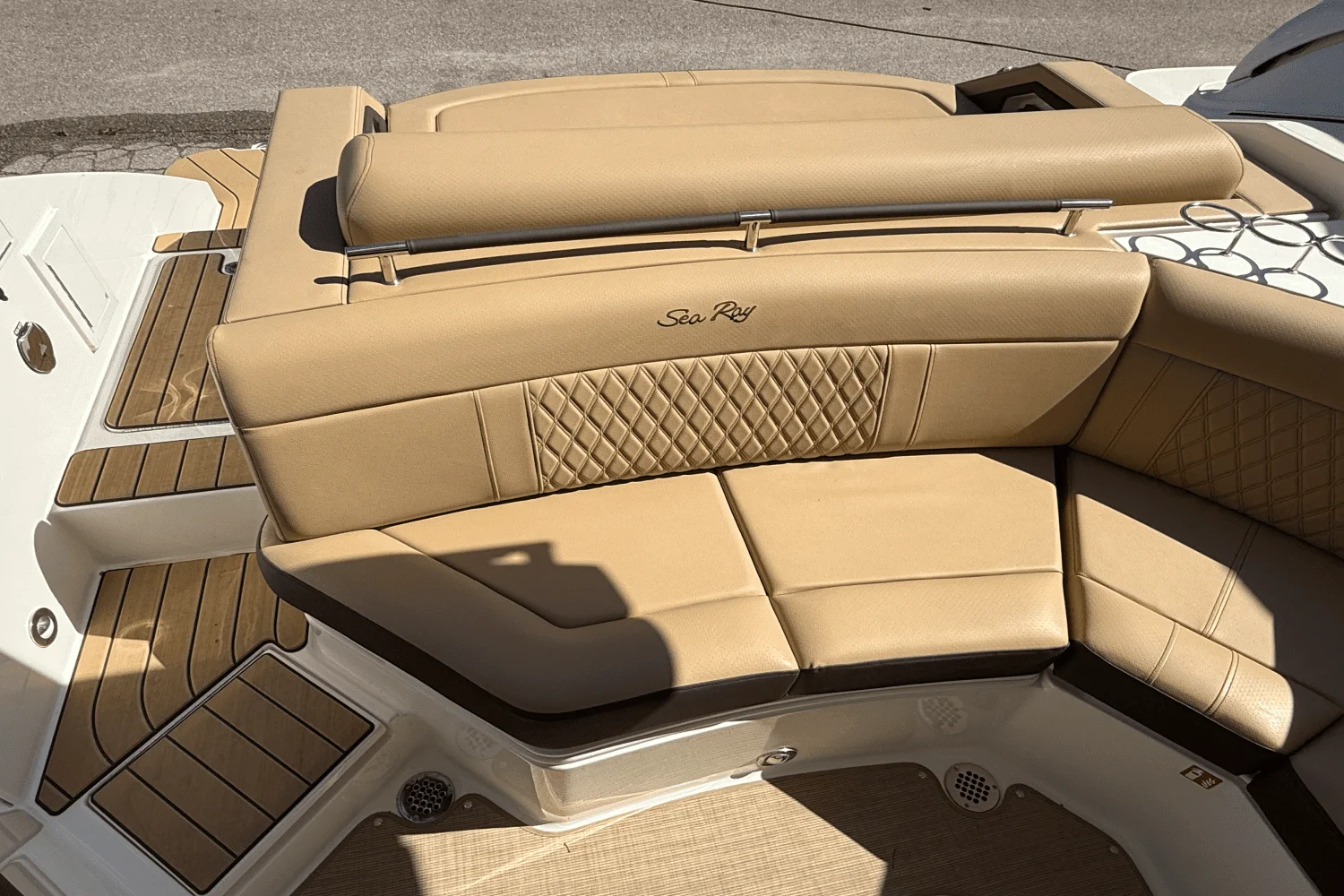 2025 Sea Ray SLX 310 Image Thumbnail #7