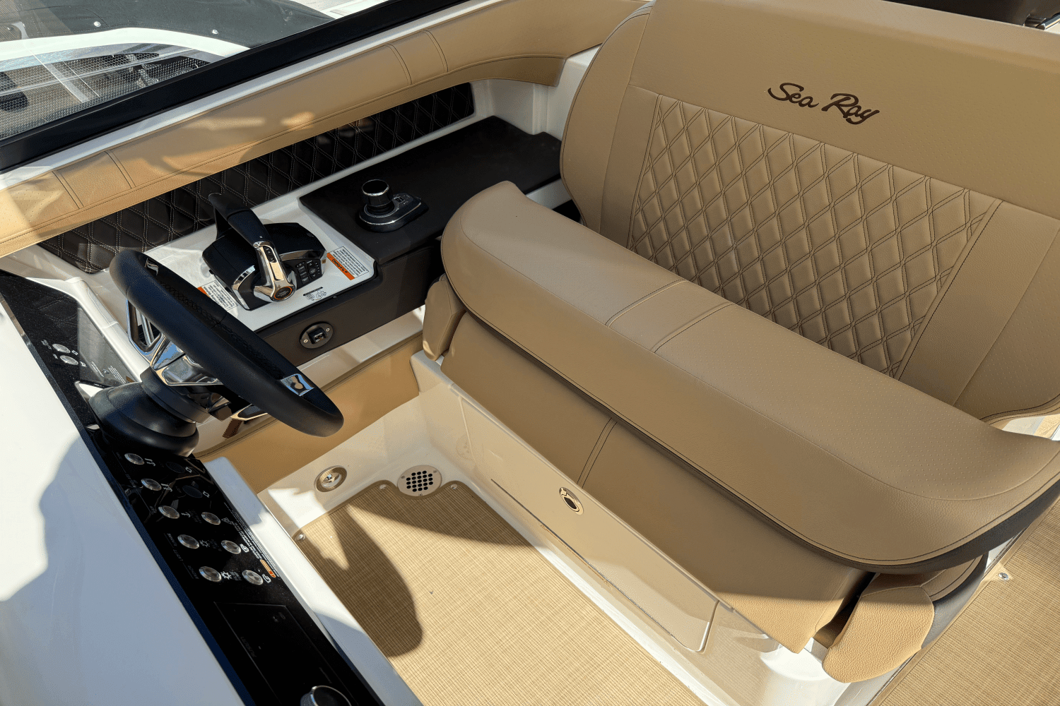 2025 Sea Ray SLX 310 Image Thumbnail #15